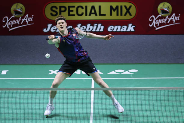 栗原文音球拍全解析：適合哪種打法？