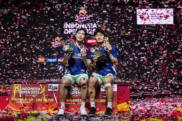 羽毛球拍材質大比拼：哪種更耐用且性能出色？