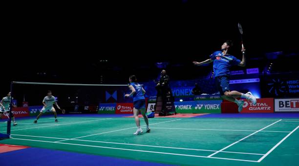 羽毛球單打發(fā)球規(guī)則詳解：左邊還是右邊？