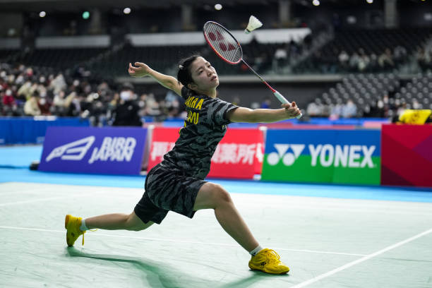 高碳羽毛球拍 vs 普通球拍：性能對比與實測體驗