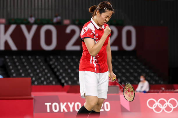 羽毛球發(fā)球進階訓練：結(jié)合圖解提升穩(wěn)定性和欺騙性