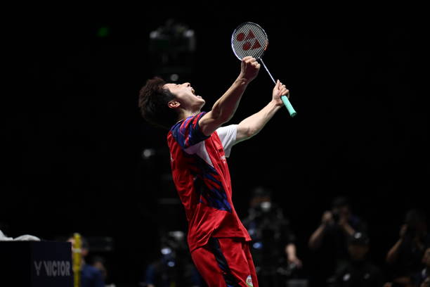 羽毛球技術(shù)圖解：正手高遠(yuǎn)球與反手挑球的正確姿勢