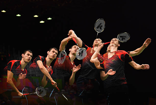 羽毛球高手養(yǎng)成：正反手擊球、假動(dòng)作及戰(zhàn)術(shù)運(yùn)用