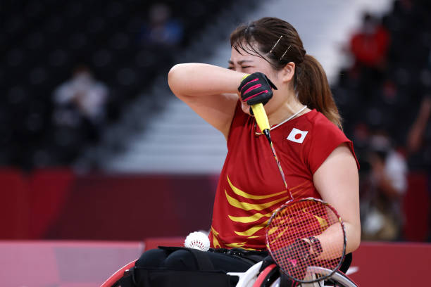 強(qiáng)勁羽毛球拍對比其他品牌，哪款更值得買？