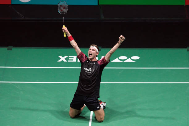 羽毛球拍選購指南：從扣殺角度解析5U和4U的優(yōu)缺點(diǎn)