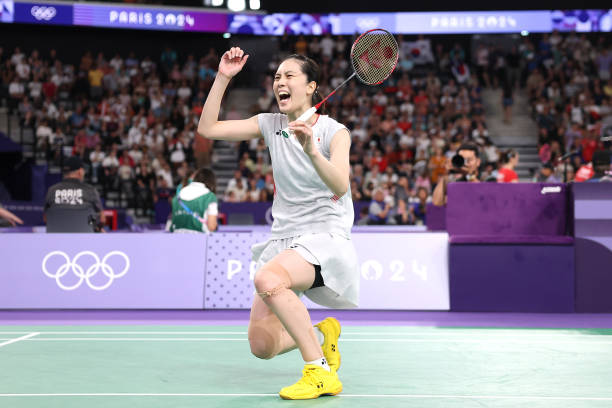 羽毛球基礎(chǔ)步伐與擊球動(dòng)作的配合技巧