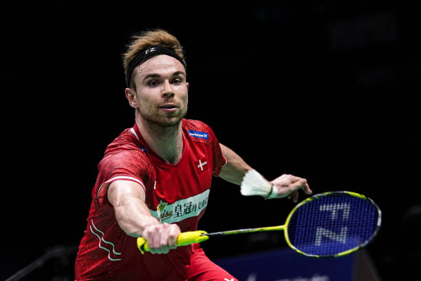 羽毛球拍品牌背后的科技：碳纖維、減震與平衡技術(shù)