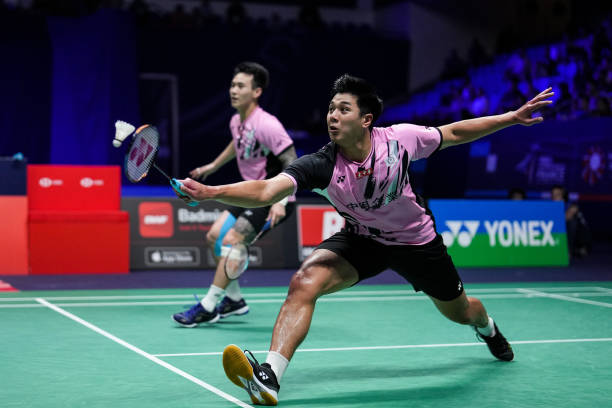 羽毛球拍品牌標(biāo)志設(shè)計(jì)風(fēng)格對(duì)比