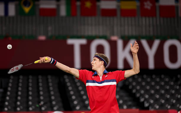 羽毛球高遠(yuǎn)球揮拍教程，輕松掌握發(fā)力技巧