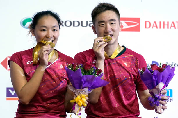 羽毛球場(chǎng)區(qū)域圖解：?jiǎn)未蚺c雙打邊界對(duì)比