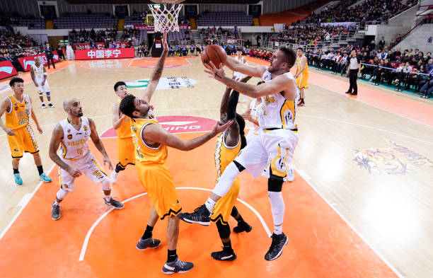 如何避免走步：提高運球技術(shù)與腳步控制