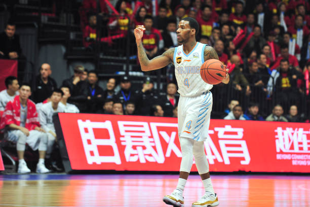 籃球場(chǎng)實(shí)木地板生產(chǎn)廠家推薦：品質(zhì)與服務(wù)的雙重保障