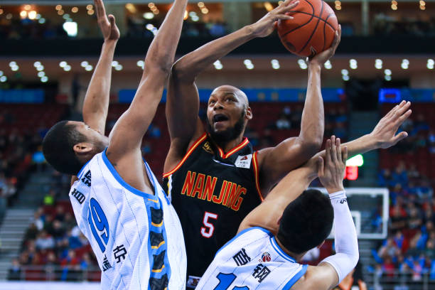 籃球裁判高級(jí)手勢(shì)：16號(hào)以上規(guī)則信號(hào)全解析