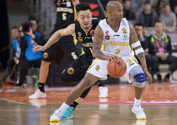 籃球打板投籃技巧：最佳瞄準(zhǔn)點(diǎn)解析