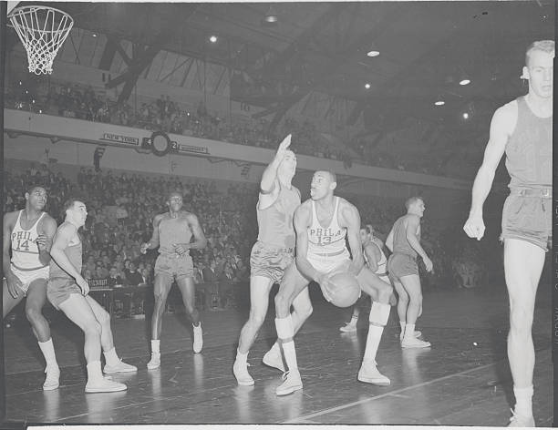 大前鋒vs中鋒：籃球戰(zhàn)術(shù)中的位置分工與技能要求對(duì)比