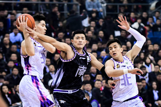 CBA焦點戰(zhàn)：廣東宏遠主場迎戰(zhàn)新疆廣匯，誰能笑到最后？