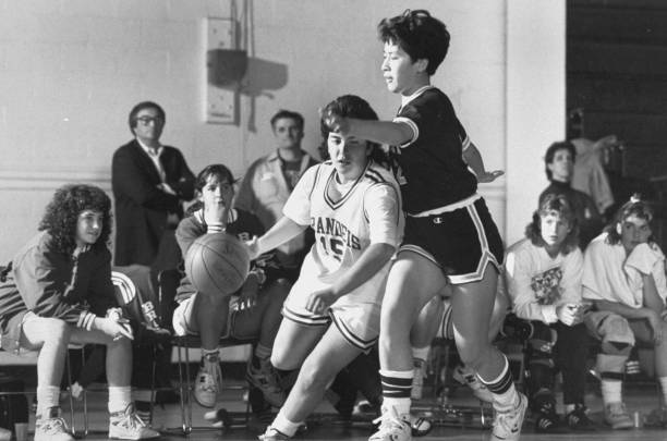 籃球犯規(guī)判定：帶球撞人倒地是否必要？