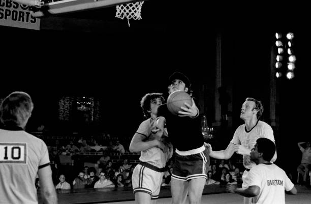 （對(duì)其社會(huì)影響進(jìn)行展望和預(yù)測(cè)）