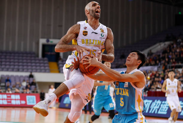 籃球場(chǎng)標(biāo)準(zhǔn)尺寸：從底線到中線的距離是多少？