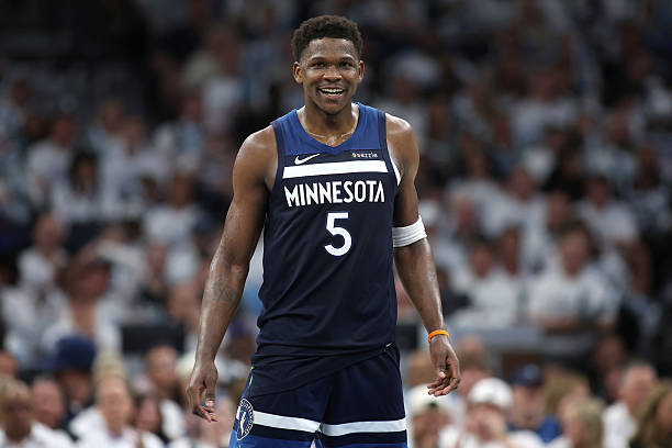 籃球規(guī)則解析：帶球撞人犯規(guī)的判定標(biāo)準(zhǔn)