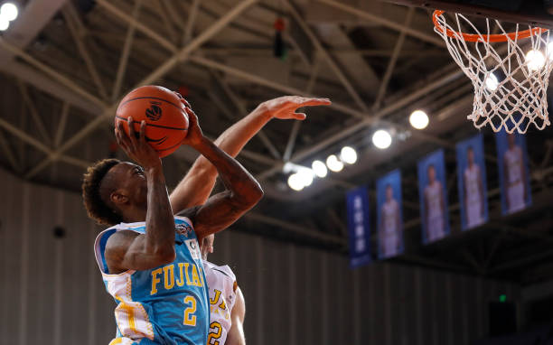 歷史十大中鋒最新排名：誰才是真正的籃下統(tǒng)治者？