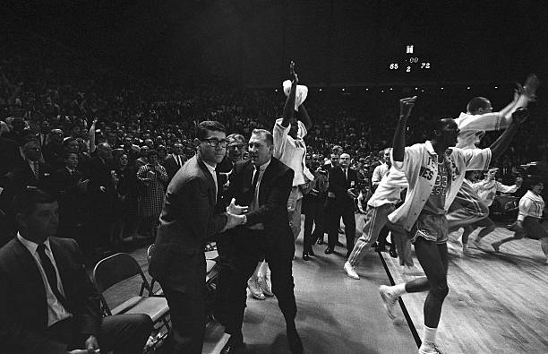 籃球場各區(qū)域尺寸指南：禁區(qū)、中圈與邊線