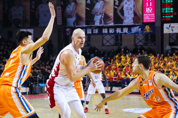 影評(píng)：籃球直播在線觀看高清直播——現(xiàn)實(shí)與夢(mèng)想的碰撞