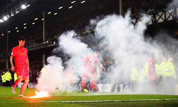 歐洲杯足球賽的舉辦年份規(guī)律是什么？