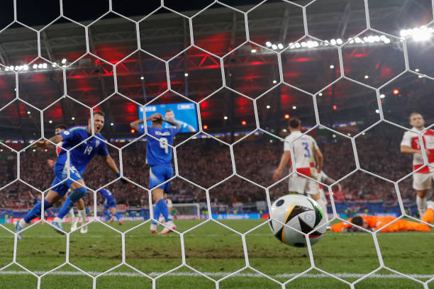 齊達(dá)內(nèi)之后，法國(guó)隊(duì)的中場(chǎng)魔術(shù)師在哪里？