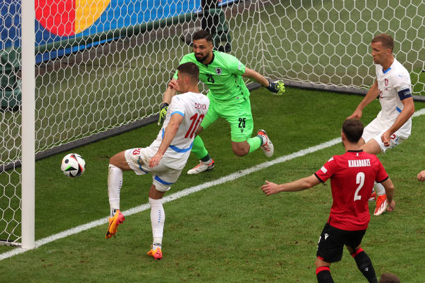 法甲新賽季首秀：年輕球員嶄露頭角，老將風(fēng)采依舊