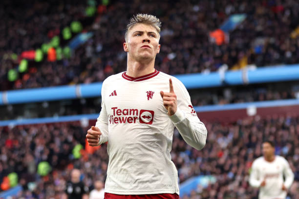 十一人制足球場(chǎng)面積與觀眾席、跑道等附屬設(shè)施的關(guān)系