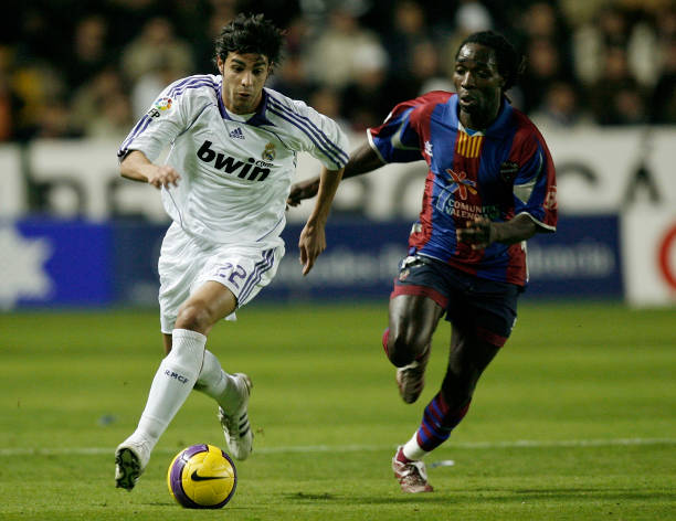 前沿足球2012評測：革新玩法與經(jīng)典模式的完美融合