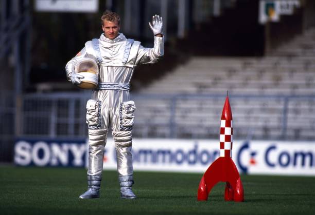 八人制足球新手必看：基礎(chǔ)站位與跑位配合的入門教學(xué)