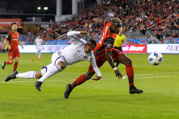 為什么擺大巴不等于防守反擊？戰(zhàn)術(shù)專家解讀