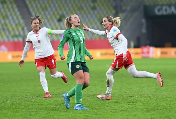 為什么許多球隊選擇邊路球員主罰角球？