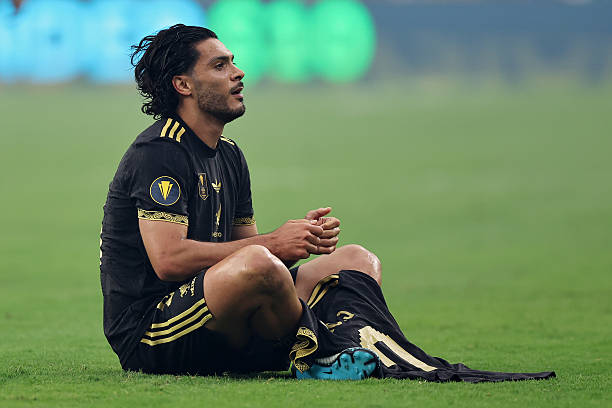 穿上Gx2粉色足球鞋，成為球場上最靚的仔