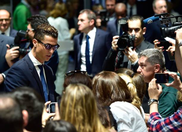 范巴斯滕的0度角神作——足球藝術(shù)與技術(shù)的完美結(jié)合