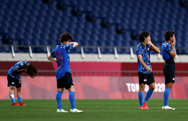 梅西接過小羅的10號球衣：巴薩歷史的傳承