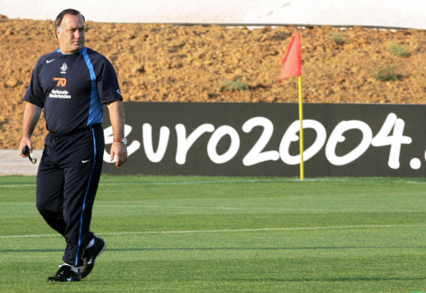 從傳奇射手到戰(zhàn)術(shù)大師：范巴斯滕的執(zhí)教轉(zhuǎn)型之路