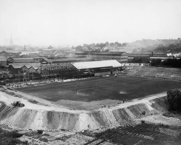 歐冠直播：巴黎VS國(guó)米，豪門對(duì)決誰(shuí)能占得先機(jī)？