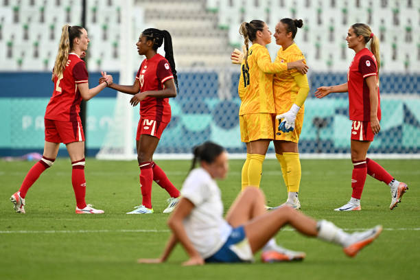 上賽季英超積分排名末班車：哪些球隊(duì)驚險(xiǎn)保級(jí)或遺憾降級(jí)？