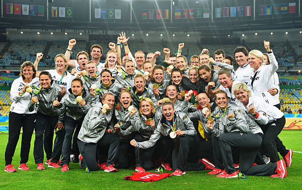 如何應(yīng)對(duì)快速反擊？實(shí)況足球后衛(wèi)防守戰(zhàn)術(shù)指南