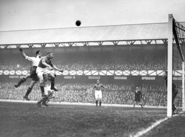 齊達內(nèi)為何被譽為中場大師？揭秘他的足球智慧