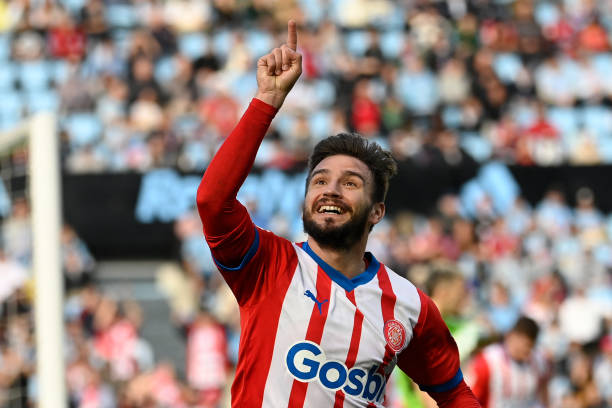 七人制足球門的高度和寬度如何測量？