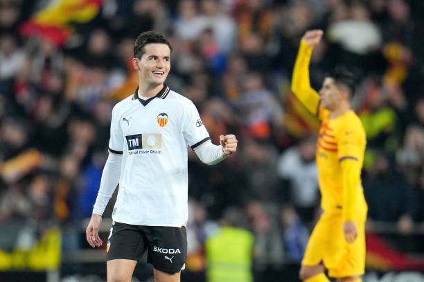 歐冠經(jīng)典重現(xiàn)！巴黎與巴薩再演豪門對(duì)決