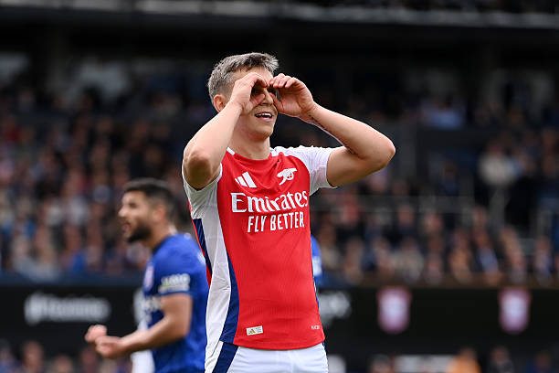 卡卡最著名的球衣號碼盤點：哪個數字成就了他的巔峰？