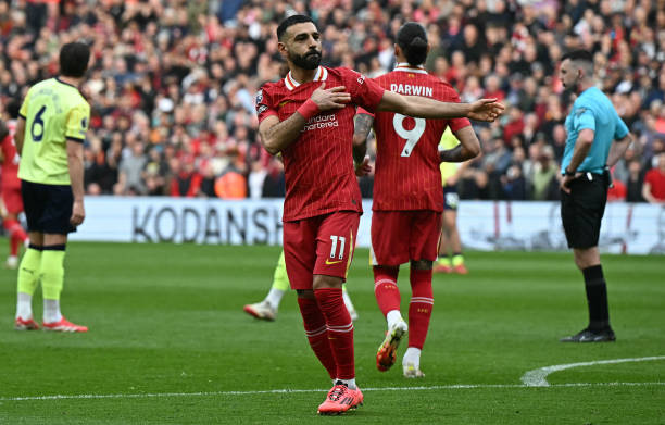 梅西的魔法弧線！盤點(diǎn)那些讓對手門將崩潰的任意球