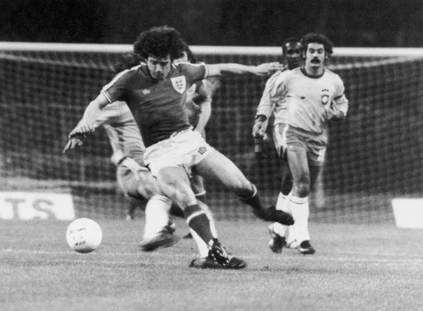 C羅長(zhǎng)什么樣？從青澀少年到成熟球星的形象演變