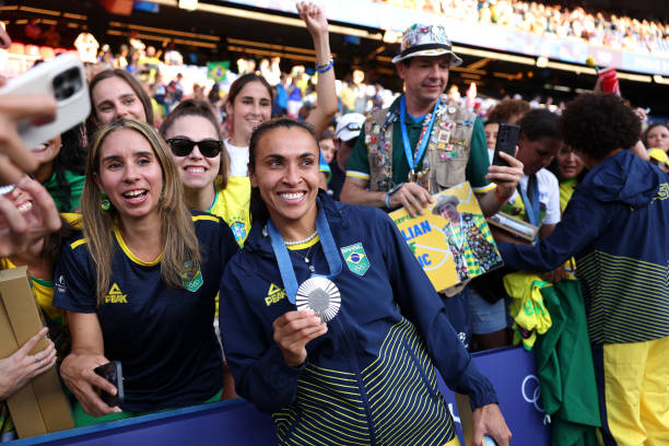 古代奧運(yùn)會(huì)項(xiàng)目：跑步、摔跤與戰(zhàn)車競(jìng)賽