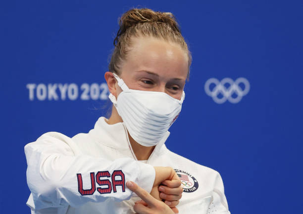 伏明霞家庭生活揭秘：一家四口其樂(lè)融融